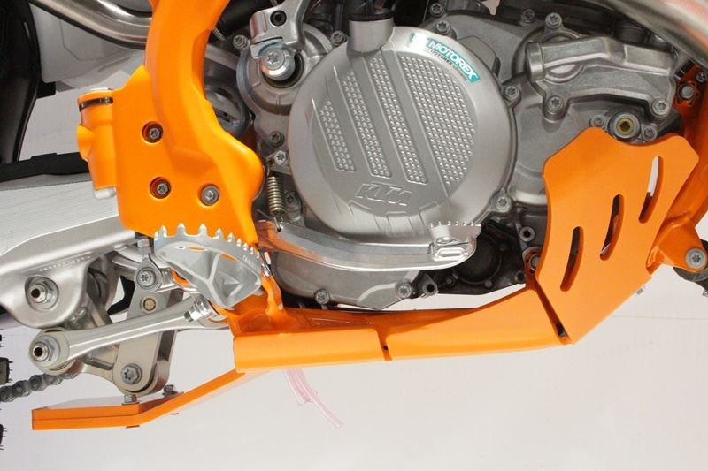 Côté droit du sabot orange en plastique PEHD avec protection de biellette pour KTM 250 - 300 2T