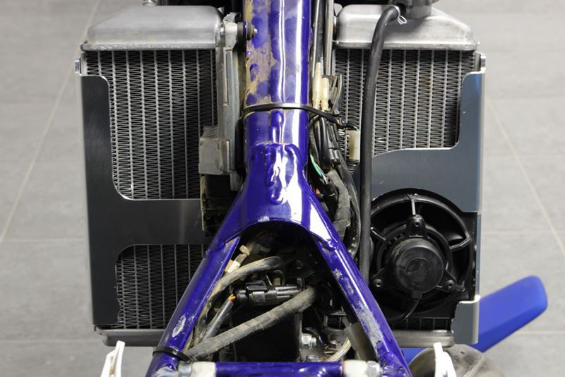 Vue arrière des protections de radiateurs en aluminium pour Sherco SE250 - SE300 Racing