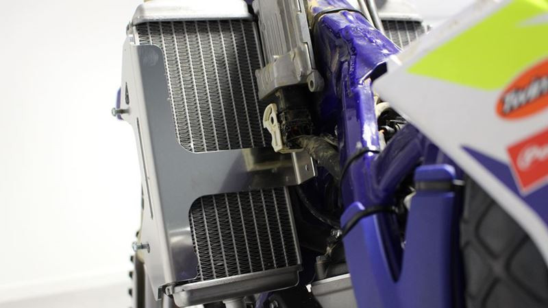 Rear view of the radiator braces in aluminum for Sherco SE250 - SE300 Racing