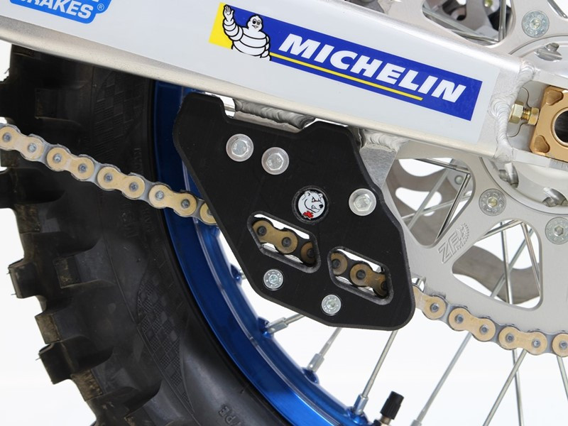 Side view of the chain guide in UHMW plastic for TM Racing