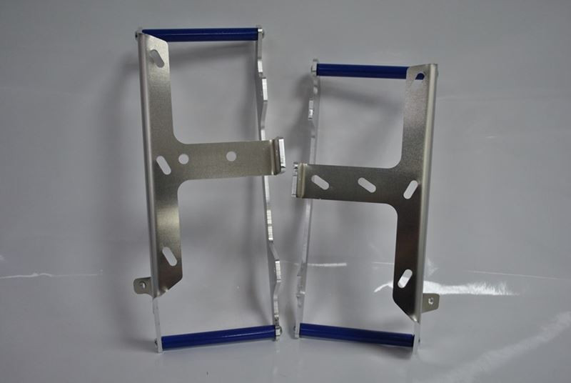 Protections de radiateurs en aluminium avec entretoises bleues pour Yamaha YZ125